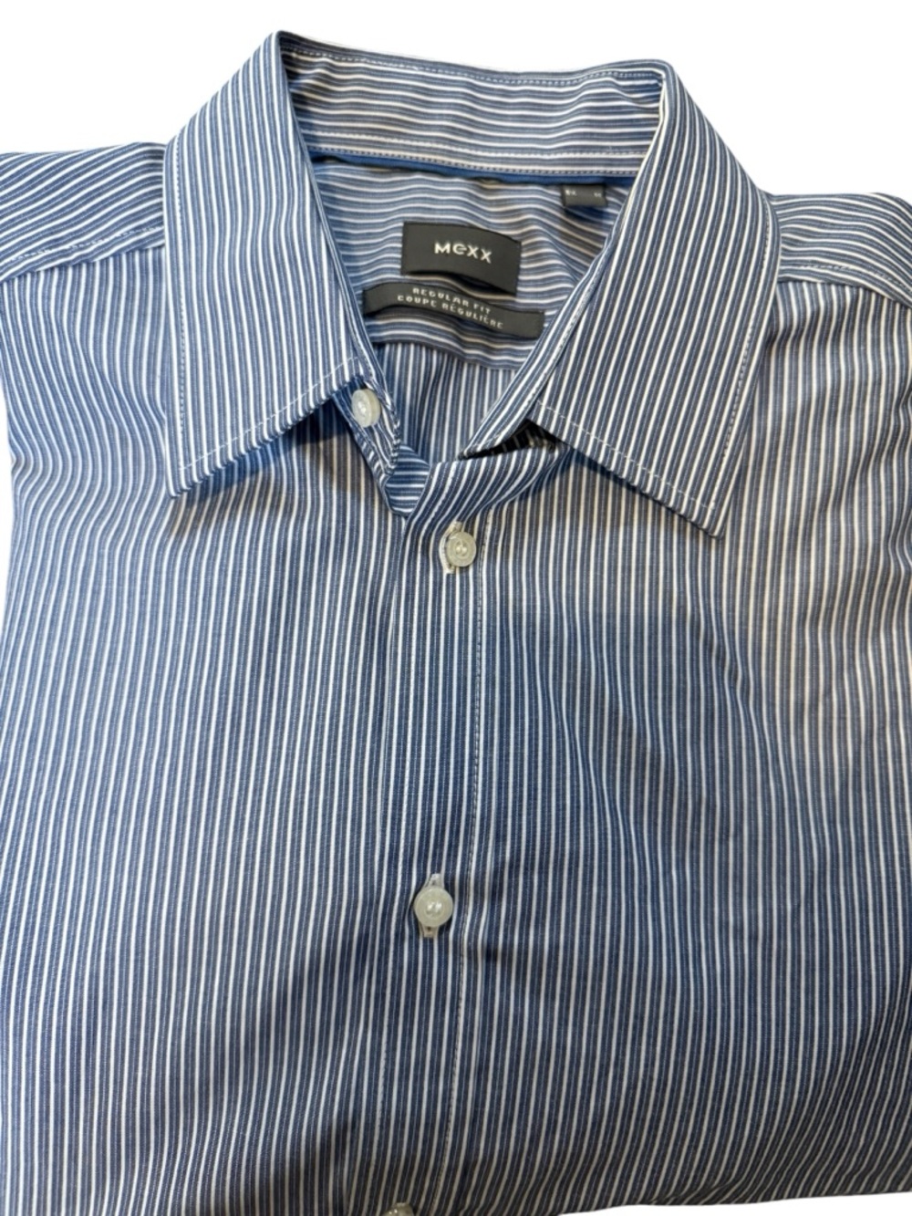 Mexx Blue and White Pinstripe Dress Men’s Shirt, like new, reg fit, sz M, cotton